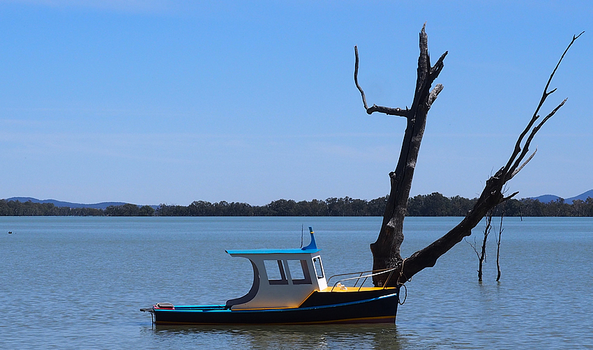 Boat on Lake Cargelligo